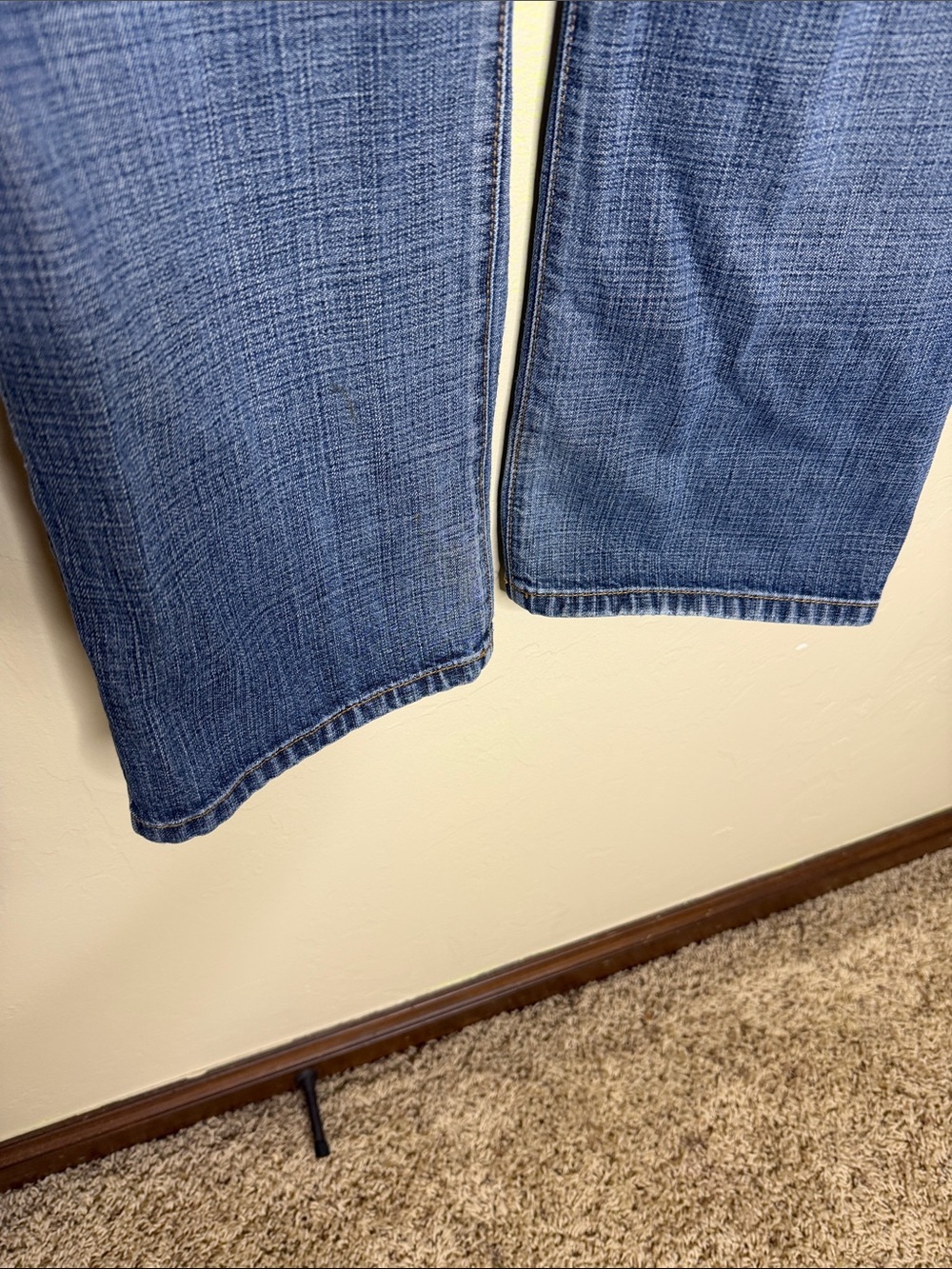 Lucky Brand Women’s Straight Jeans in Medium Blue Wash - Picture 3 of 8